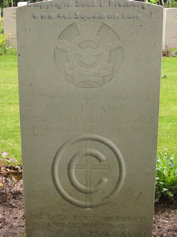 Grave 4.Z.8 Flight Sergeant N.V.Evans, Navigator, Halifax NA240 Z5-V, Berlin 1939-1945 War Cemetery (462 Squadron)